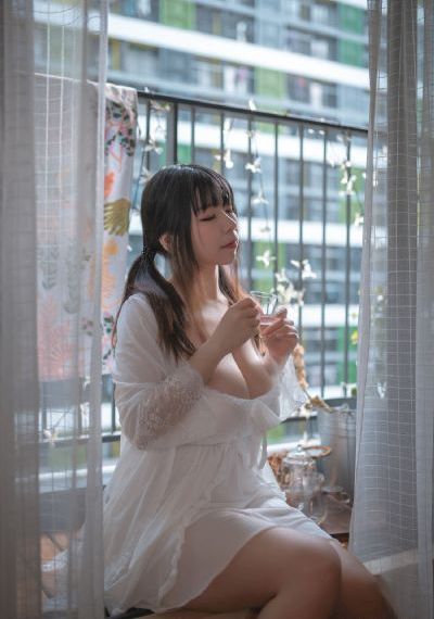 年轻的阿姨2在线观看